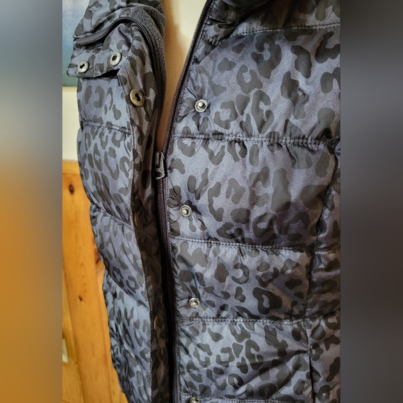 Old Navy Puffer Vest - Picture 5 of 5
